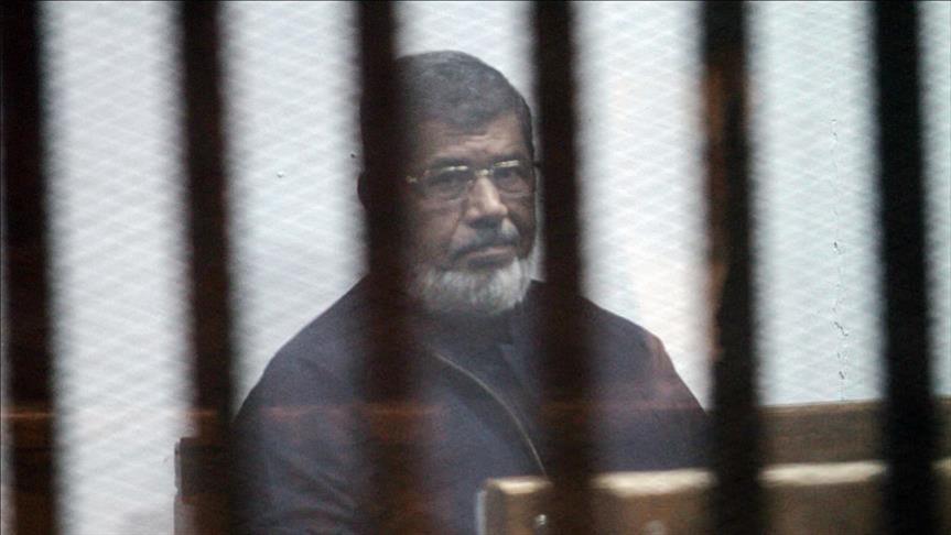 الرئيس مرسي للمحكمة: حالتي الصحية حرجة ولا أرى بعيني اليسرى