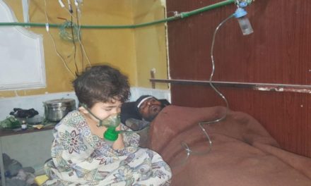 حالات اختناق بالغوطة الشرقية بعد استهدافها من قبل الأسد بغاز الكلور السام