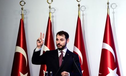 تركيا تتخذ إجراءات اقتصادية وأمنية لمواجهة “حرب الليرة”