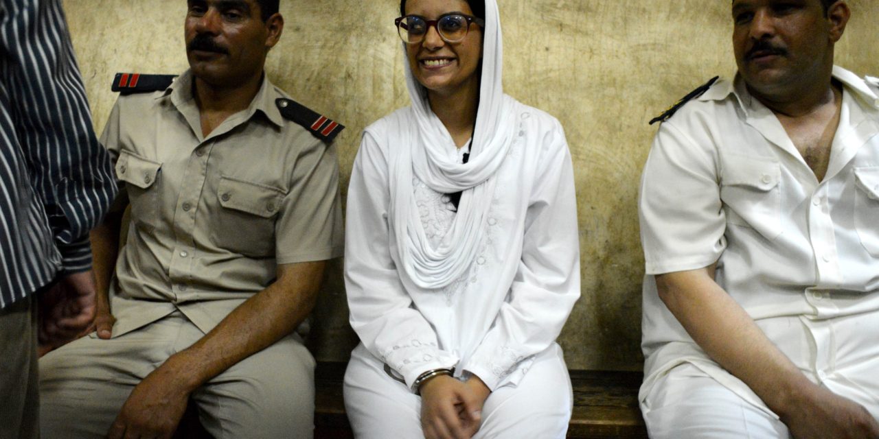 حبس الناشطة السياسية ماهينور المصري وزميلها معتصم مدحت