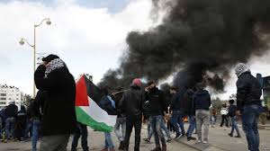 قتيلان فلسطينيان في غزة برصاص الاحتلال الإسرائيلي .