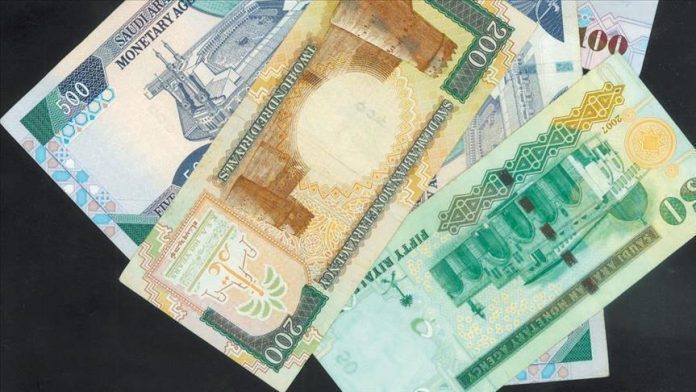 السعودية تصرف أول دفعة دعم نقدي لمواطنيها بقيمة 533 مليون دولار